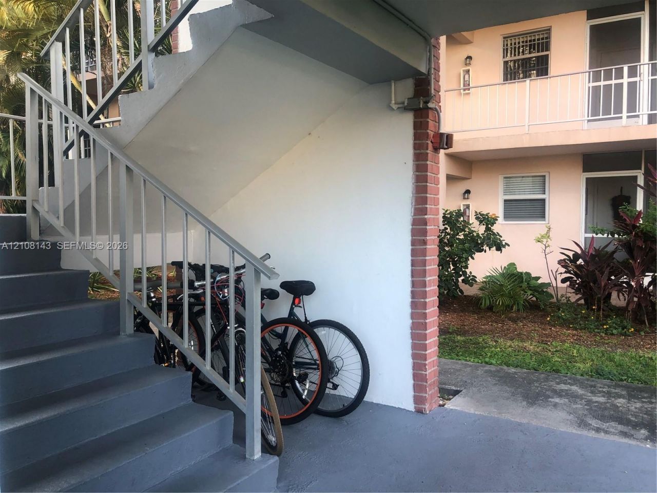 541 Blue Heron Dr , Unit 220, Hallandale Beach, FL 33009 Photo