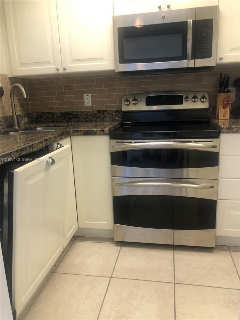 541 Blue Heron Dr , Unit 220, Hallandale Beach, FL 33009 Photo