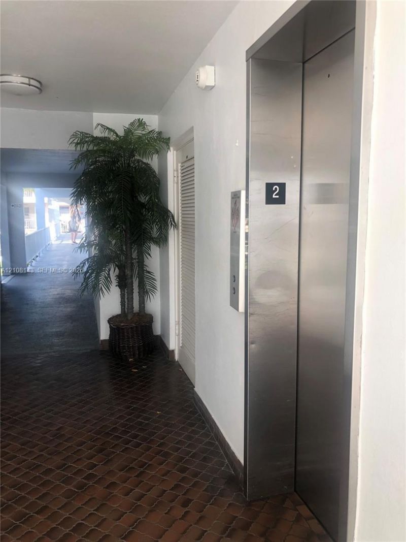 541 Blue Heron Dr , Unit 220, Hallandale Beach, FL 33009 Photo