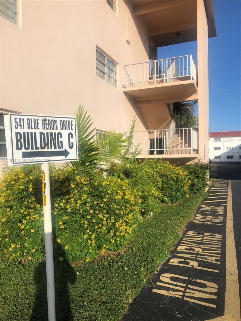 541 Blue Heron Dr , Unit 220, Hallandale Beach, FL 33009 Photo