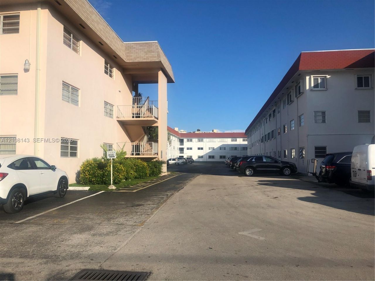 541 Blue Heron Dr , Unit 220, Hallandale Beach, FL 33009 Photo