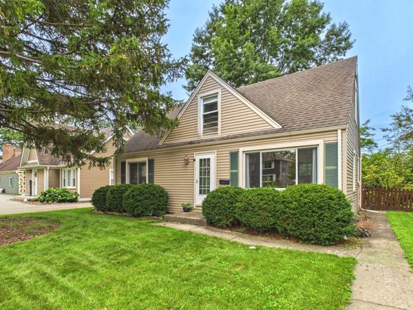 520 N Eastwood Avenue, Mount Prospect, IL 60056