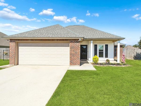 9261 Yellowfin Dr, Livingston, LA 70726