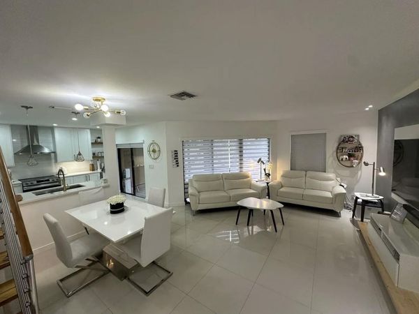 8811 W SUNRISE Boulevard, Plantation, FL 33322