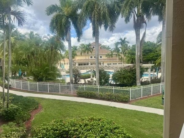 6426 EMERALD DUNES Drive, Unit 206, West Palm Beach, FL 33411
