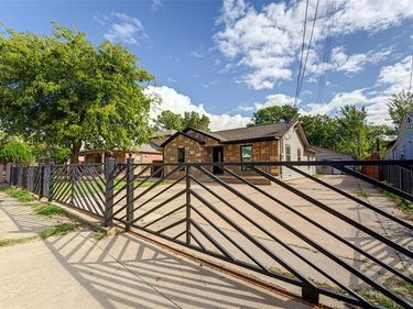 554 Pleasant Vista Drive, Dallas, TX 75217
