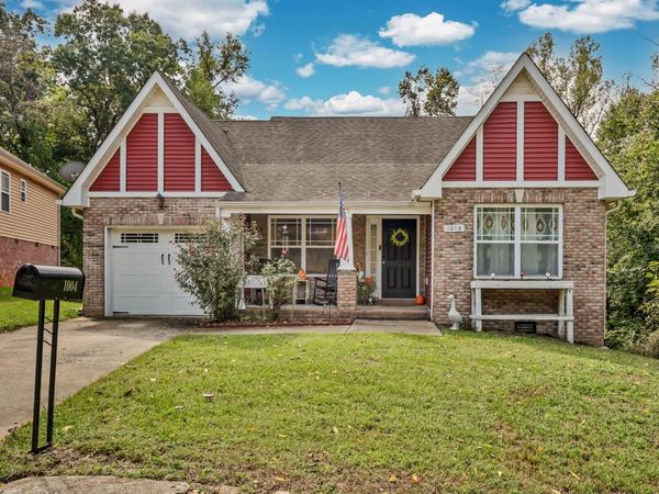 1004 Sunset Dr, Clarksville, TN 37040