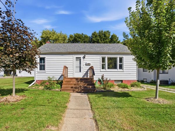 1211 ORANGE, Muscatine, IA 52761