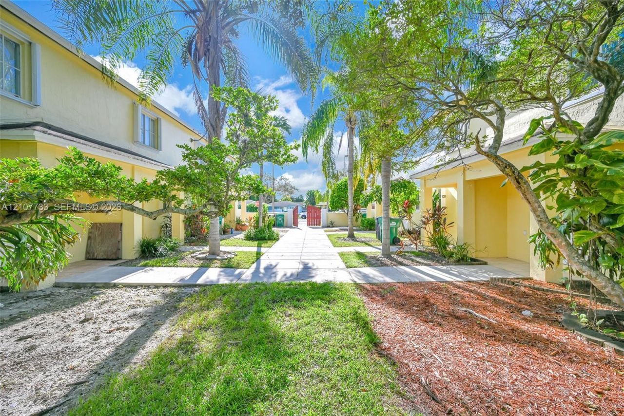 19606 SW 103rd Ct , Unit 4, Cutler Bay, FL 33157 Photo