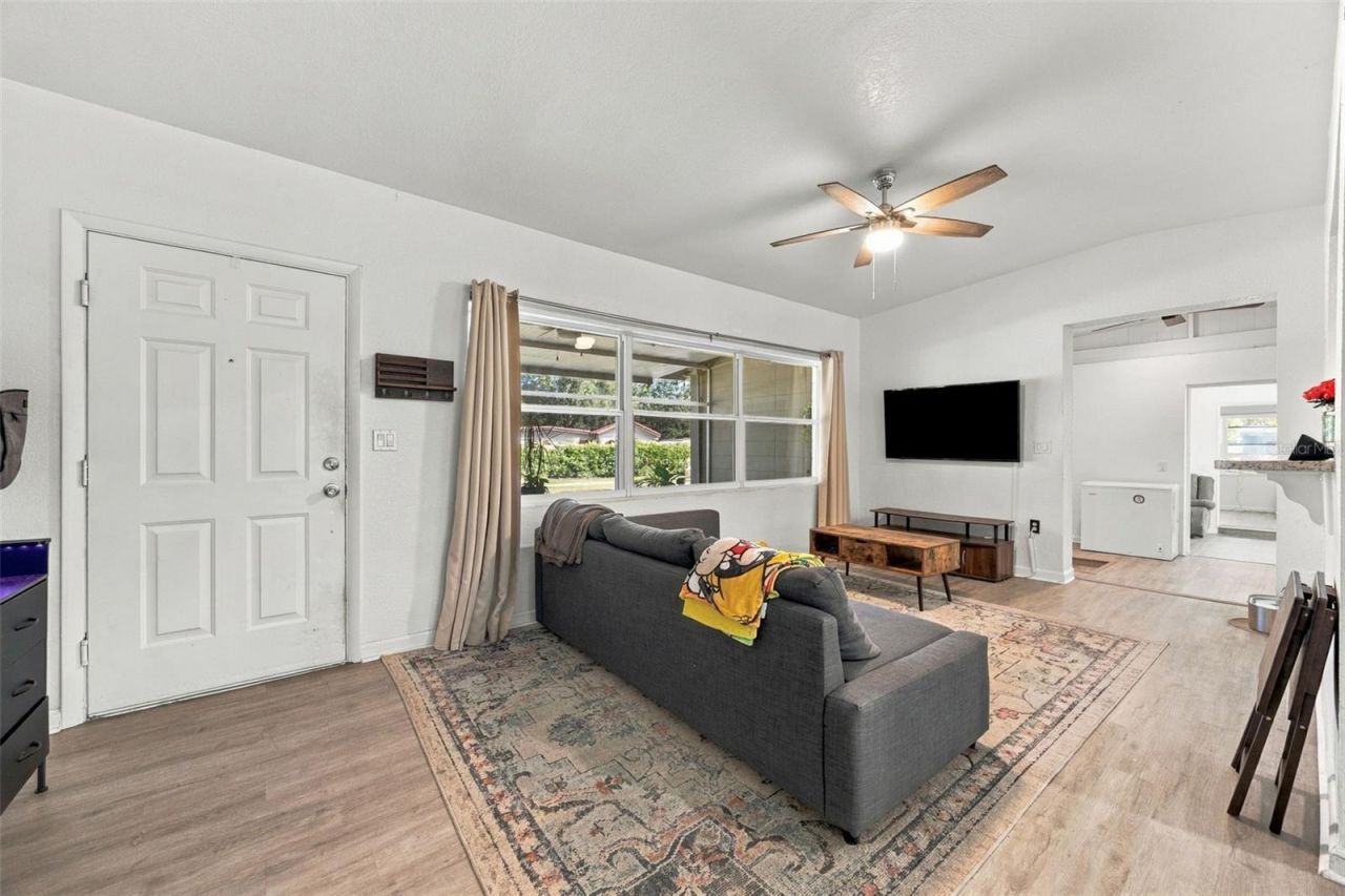 133 E Lauren Court , Fern Park, FL 32730 Photo