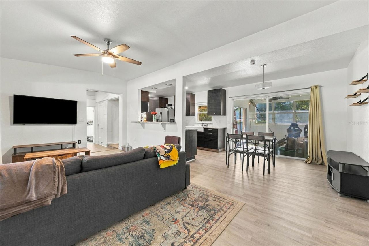 133 E Lauren Court , Fern Park, FL 32730 Photo