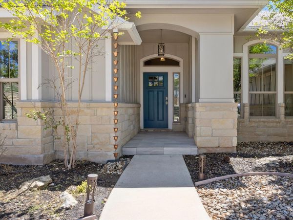 10112 Longhorn SKWY, Dripping Springs, TX 78620