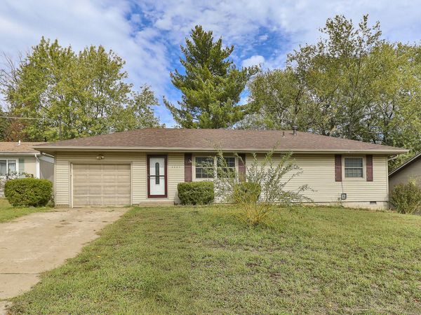 3231 W Water Street, Springfield, MO 65802