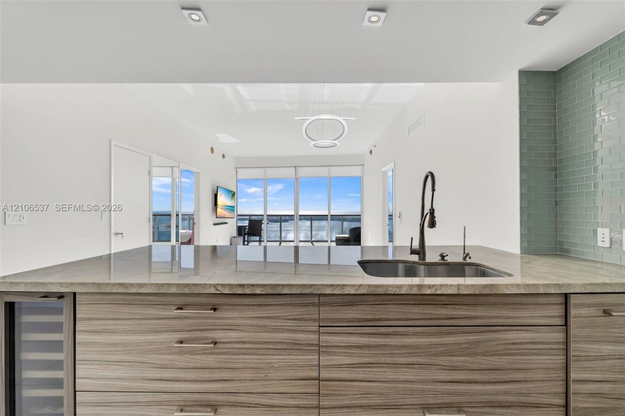 465 Brickell Ave , Unit 5203, Miami, FL 33131 Photo