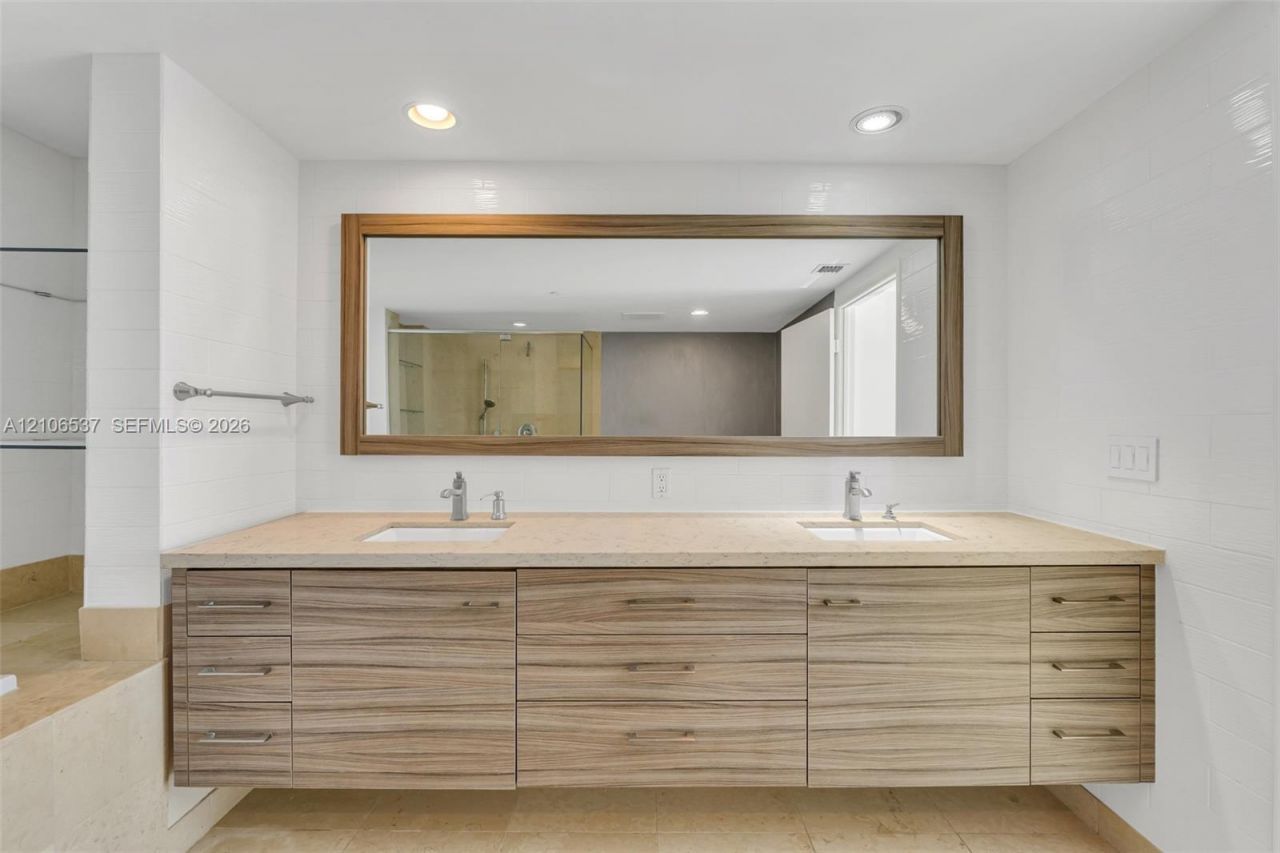 465 Brickell Ave , Unit 5203, Miami, FL 33131 Photo