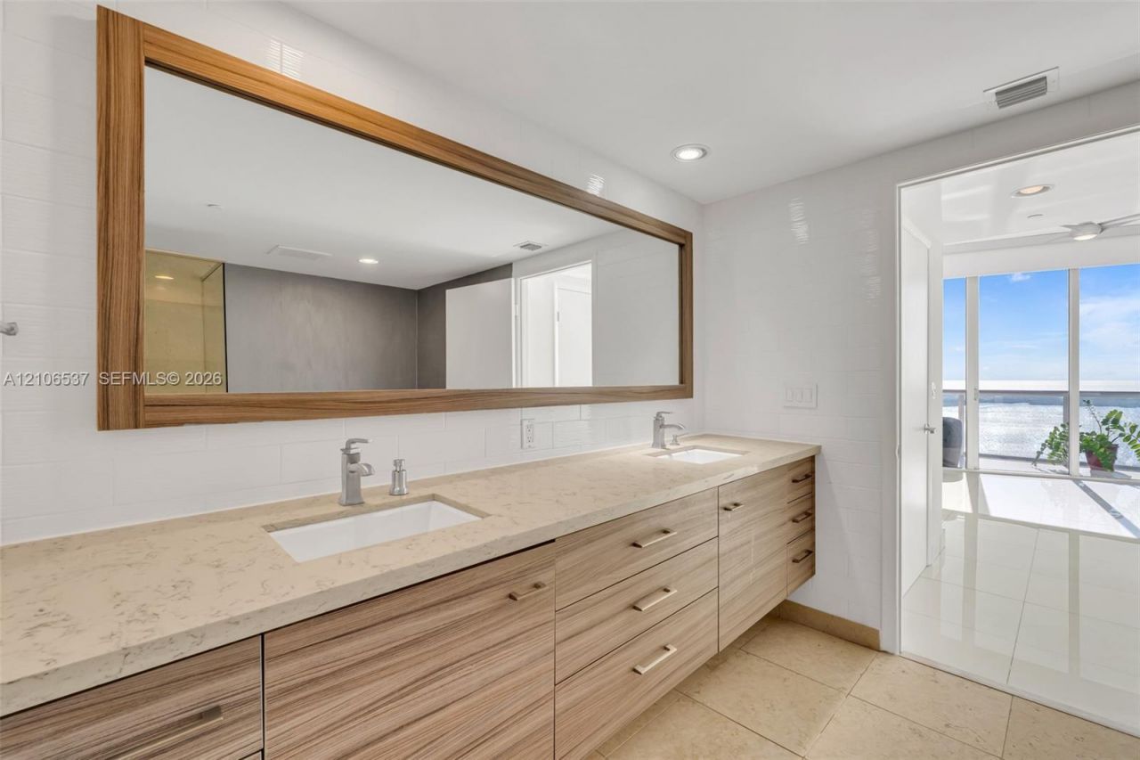 465 Brickell Ave , Unit 5203, Miami, FL 33131 Photo