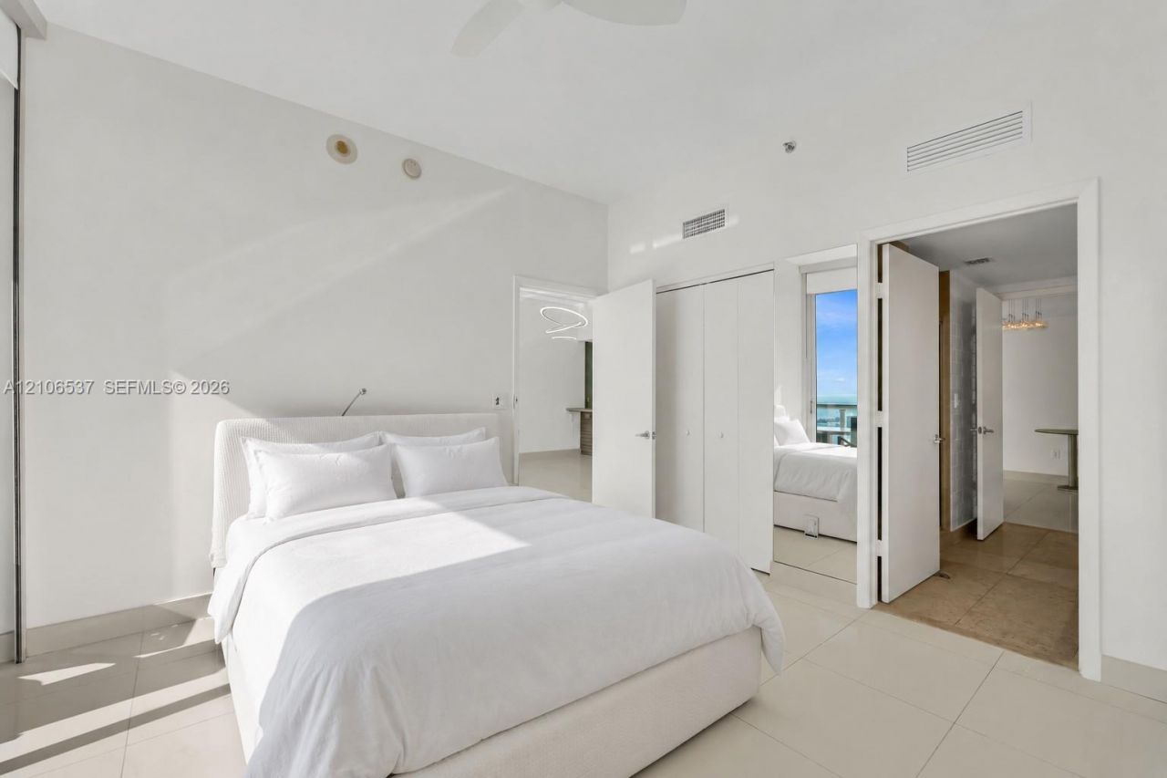 465 Brickell Ave , Unit 5203, Miami, FL 33131 Photo