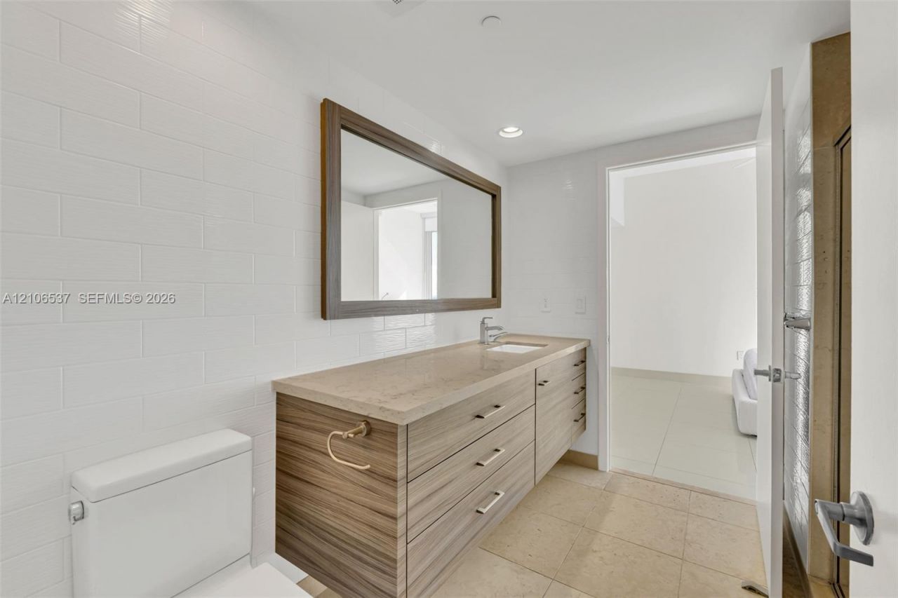 465 Brickell Ave , Unit 5203, Miami, FL 33131 Photo