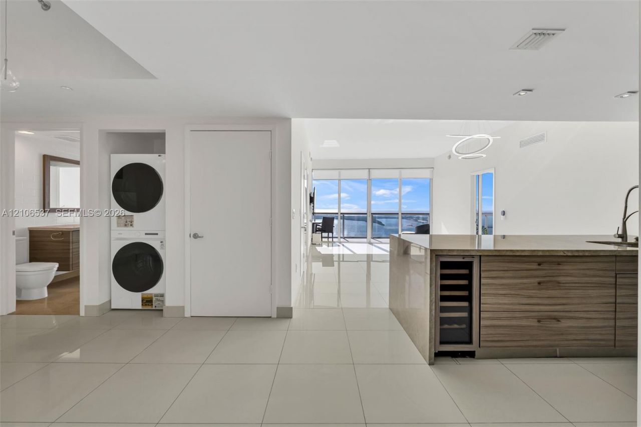 465 Brickell Ave , Unit 5203, Miami, FL 33131 Photo