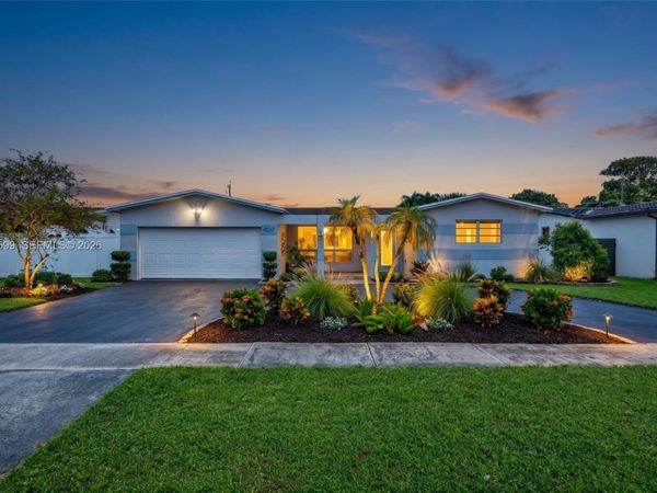 9121 SW 54th Pl, Cooper City, FL 33328