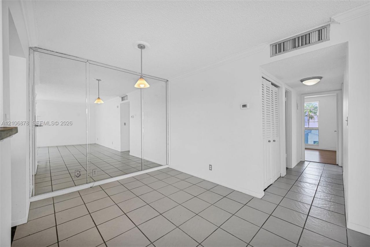 2420 Diana Dr , Unit 306, Hallandale Beach, FL 33009 Photo