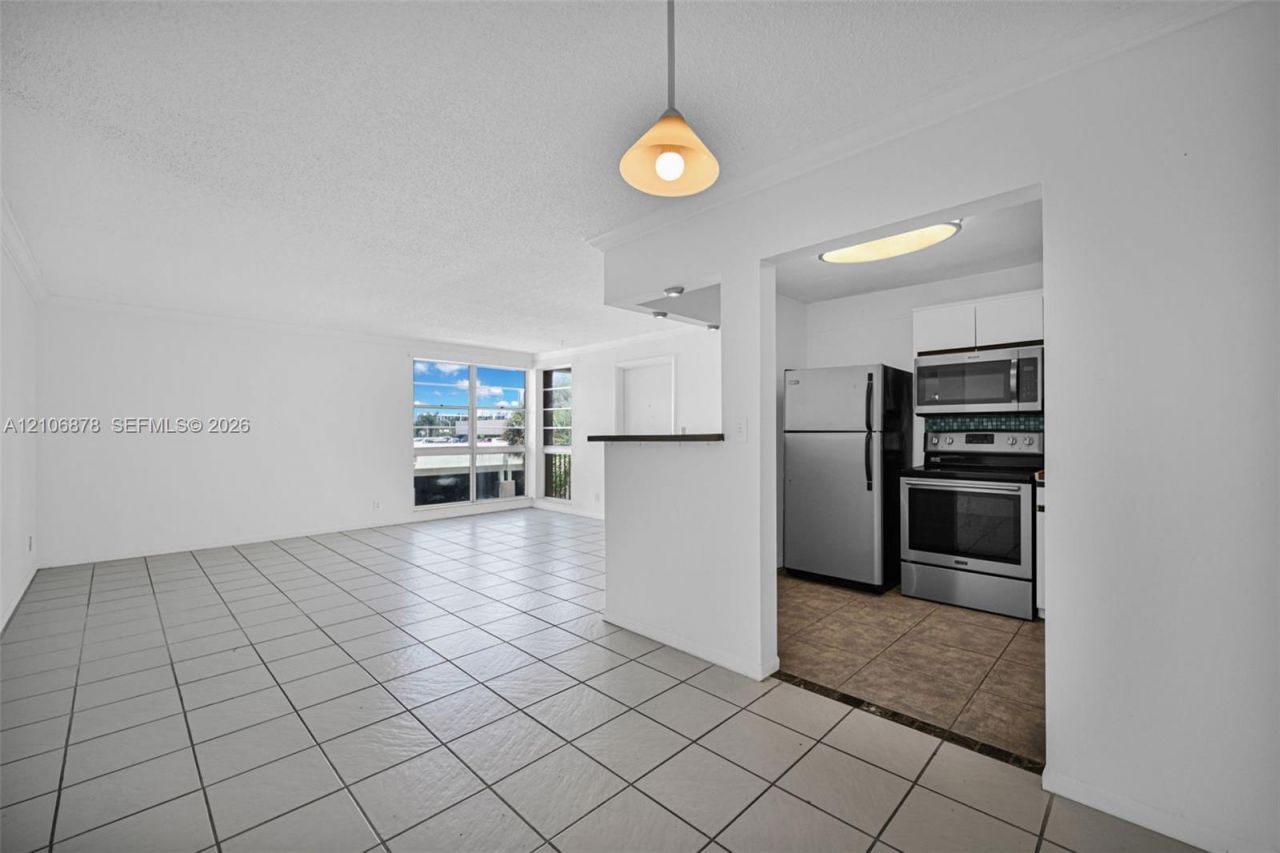 2420 Diana Dr , Unit 306, Hallandale Beach, FL 33009 Photo