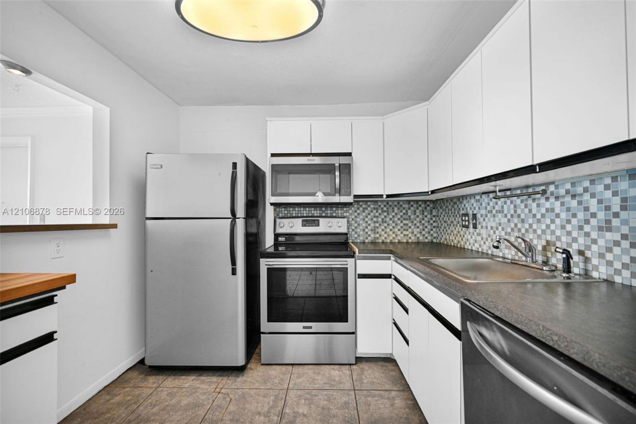 2420 Diana Dr , Unit 306, Hallandale Beach, FL 33009 Photo