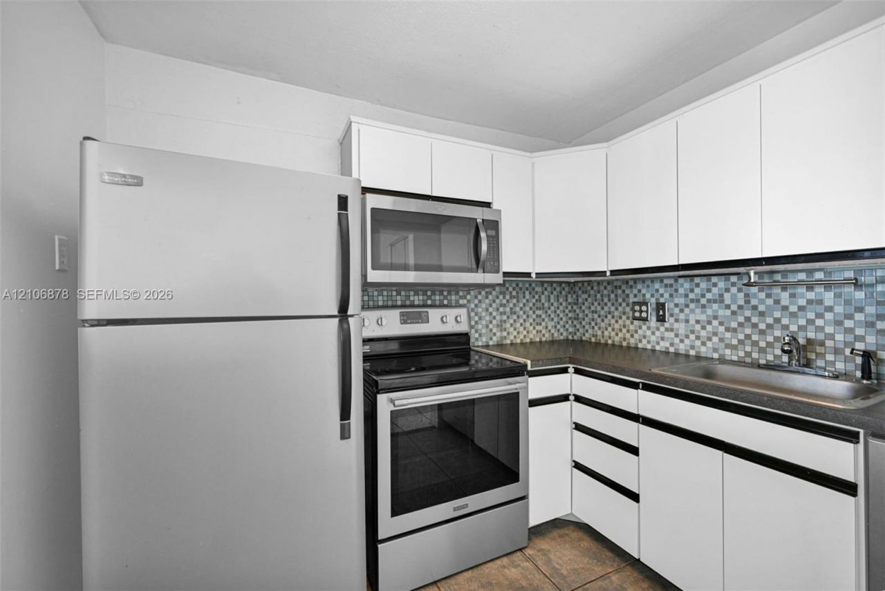 2420 Diana Dr , Unit 306, Hallandale Beach, FL 33009 Photo