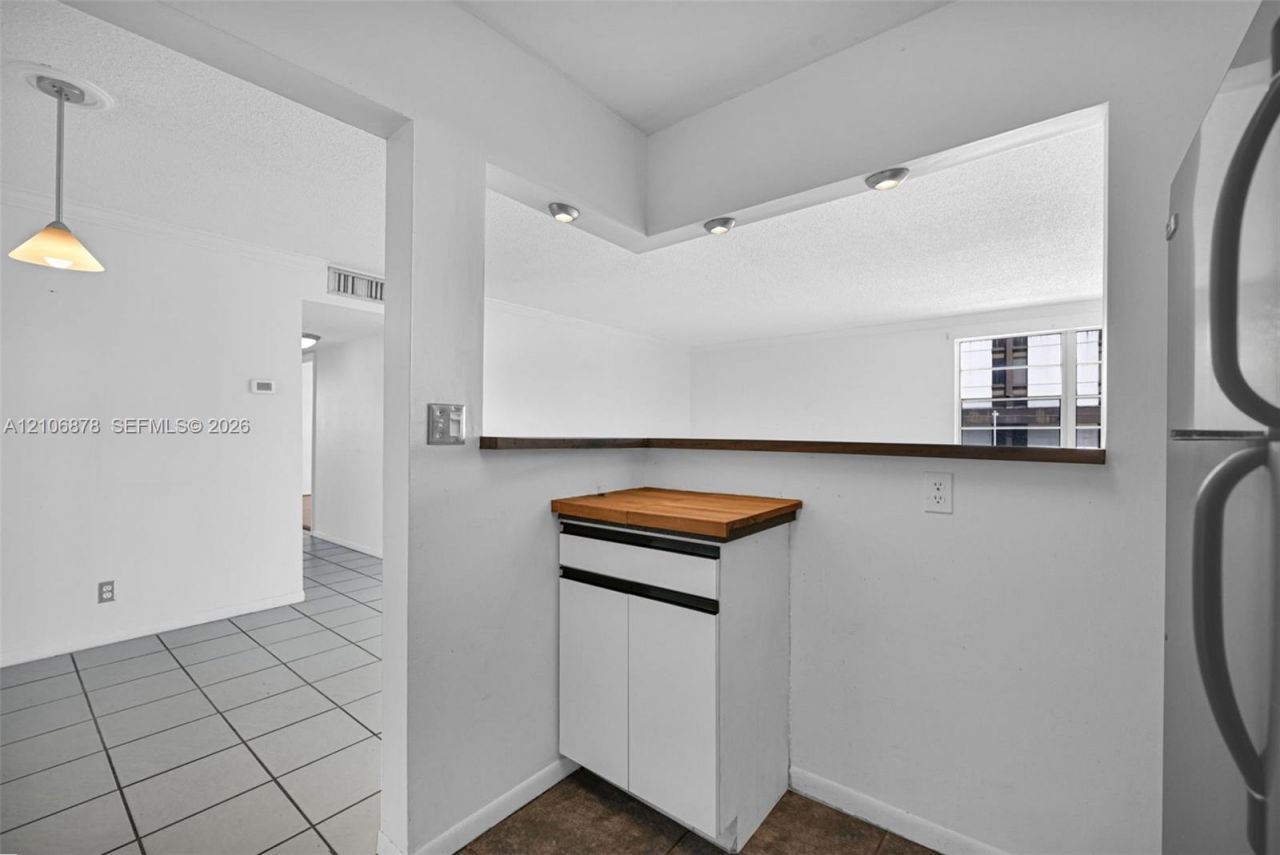 2420 Diana Dr , Unit 306, Hallandale Beach, FL 33009 Photo
