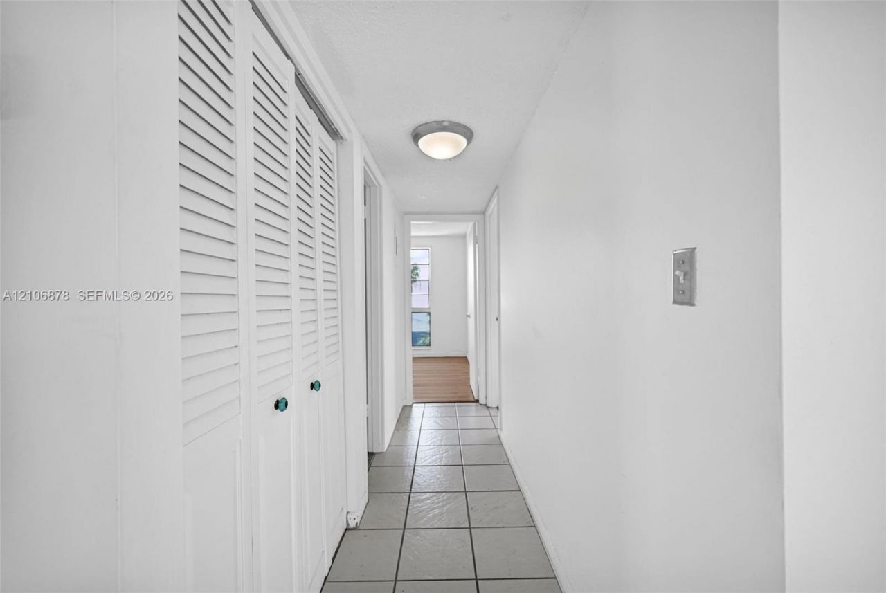 2420 Diana Dr , Unit 306, Hallandale Beach, FL 33009 Photo