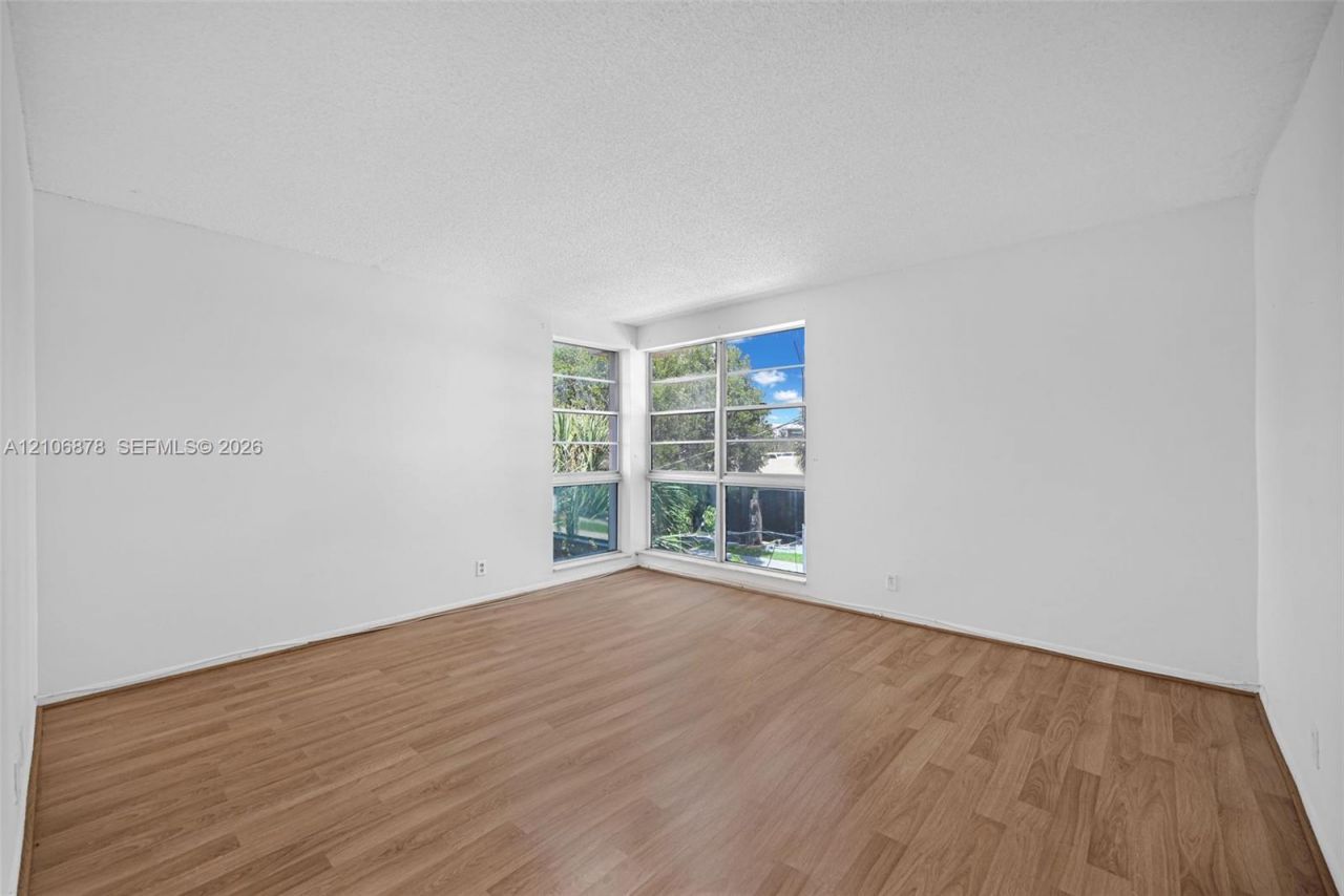 2420 Diana Dr , Unit 306, Hallandale Beach, FL 33009 Photo