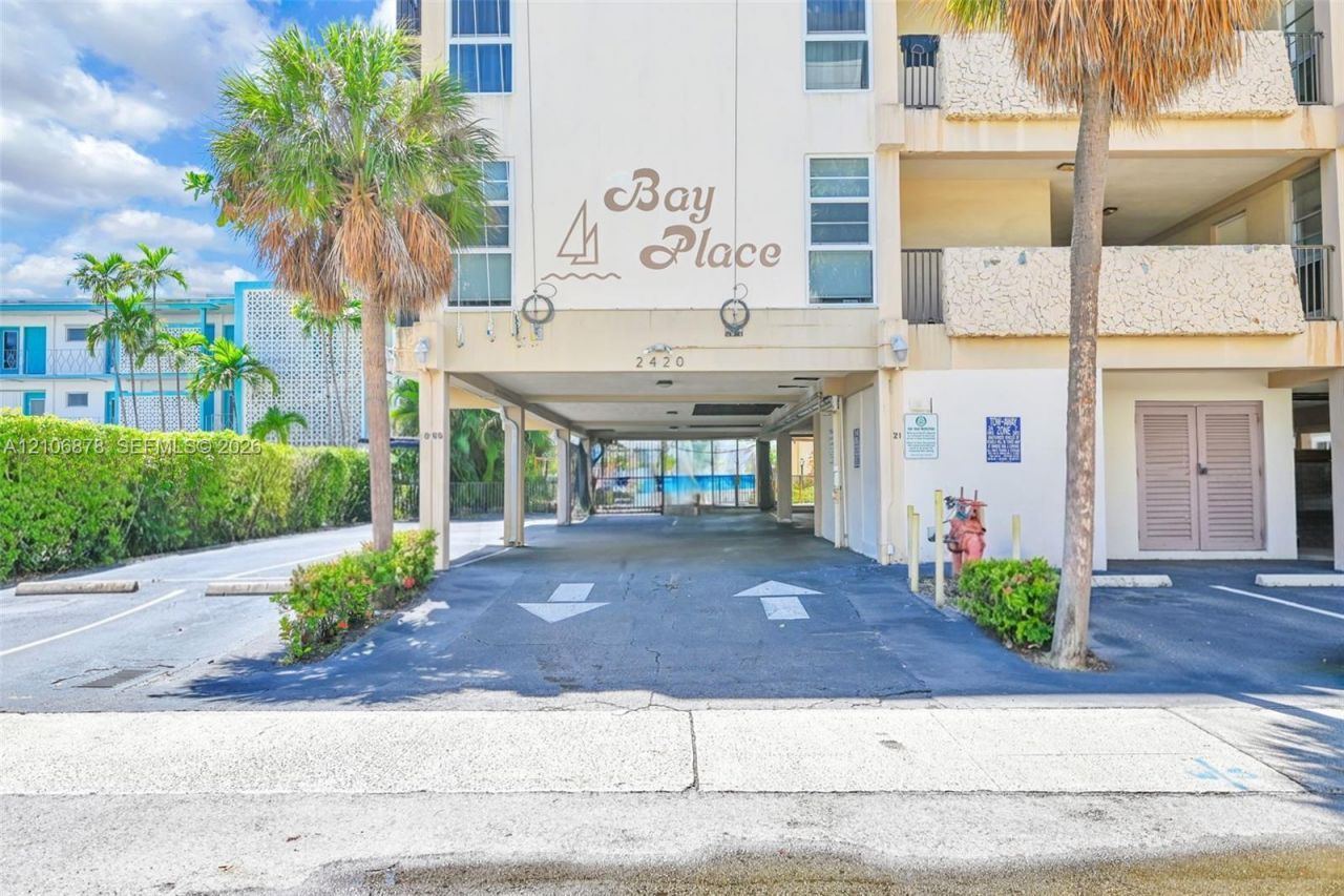 2420 Diana Dr , Unit 306, Hallandale Beach, FL 33009 Photo