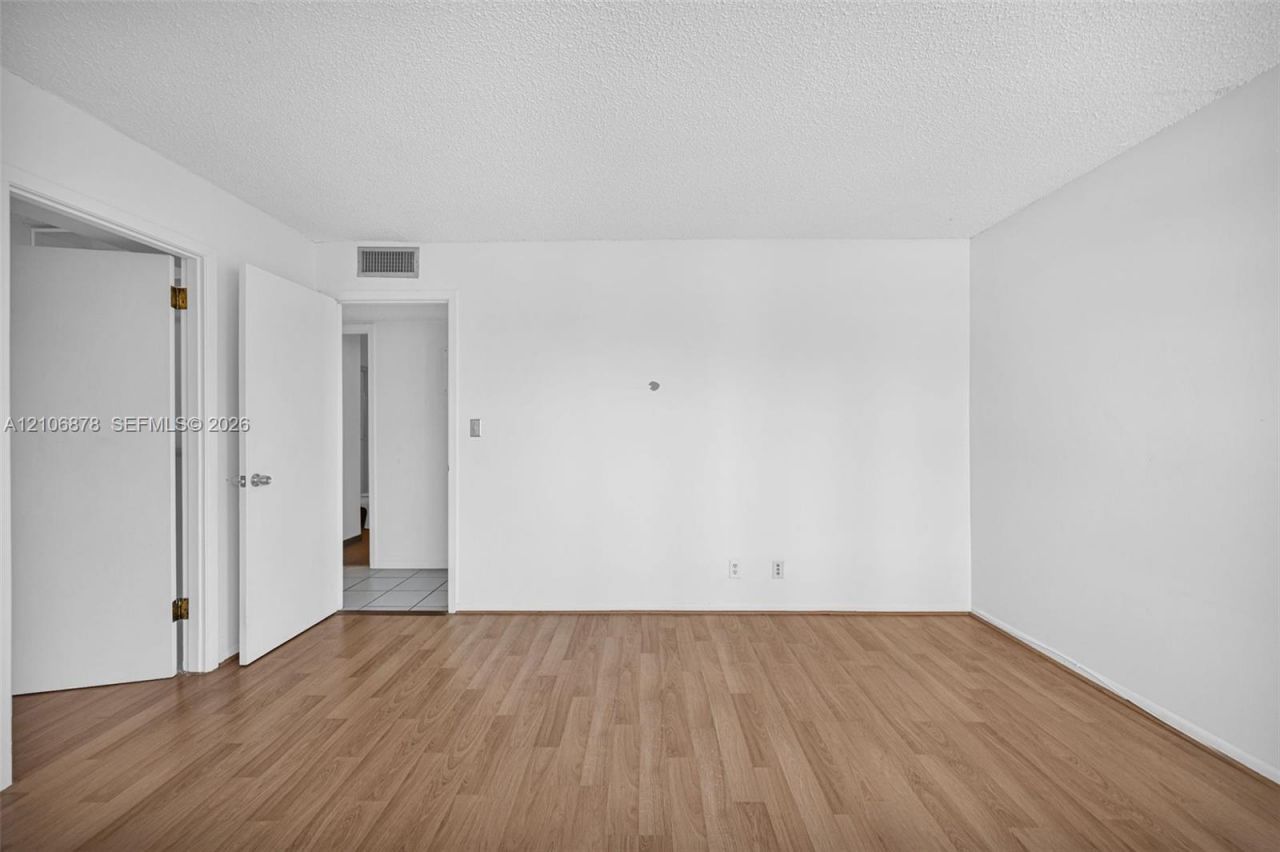 2420 Diana Dr , Unit 306, Hallandale Beach, FL 33009 Photo