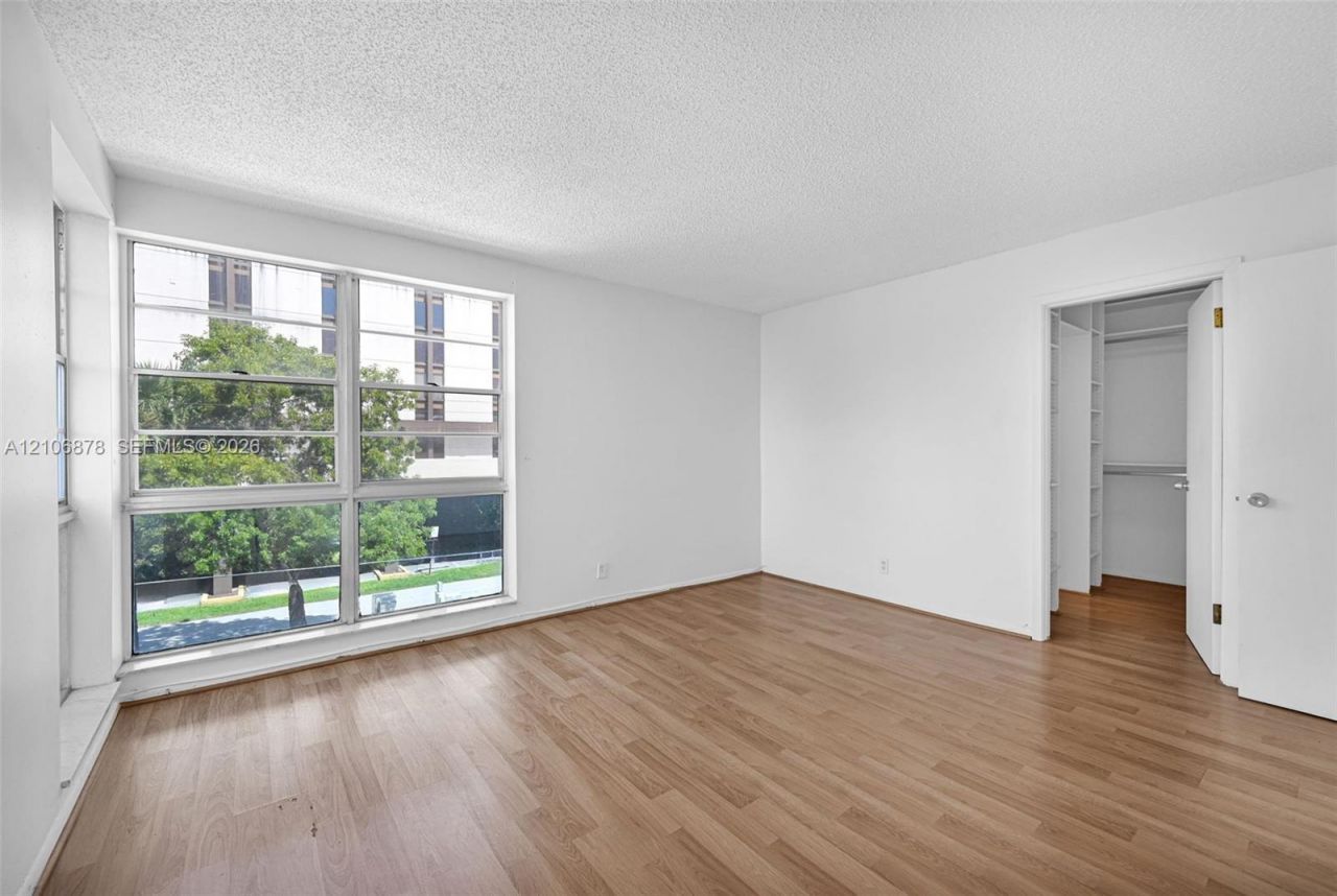 2420 Diana Dr , Unit 306, Hallandale Beach, FL 33009 Photo