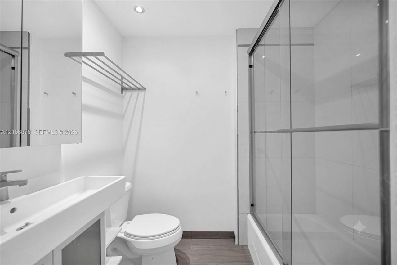 2420 Diana Dr , Unit 306, Hallandale Beach, FL 33009 Photo