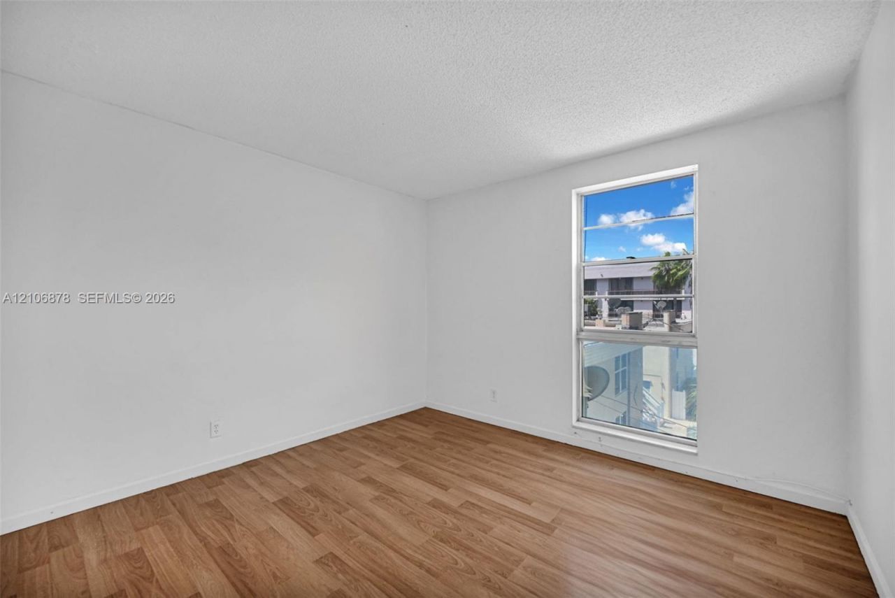 2420 Diana Dr , Unit 306, Hallandale Beach, FL 33009 Photo