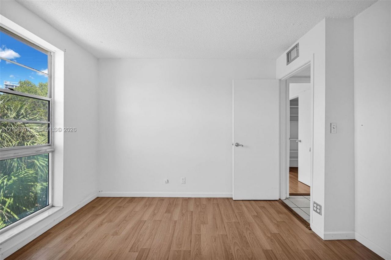 2420 Diana Dr , Unit 306, Hallandale Beach, FL 33009 Photo