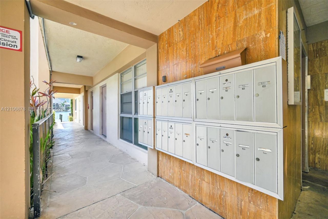 2420 Diana Dr , Unit 306, Hallandale Beach, FL 33009 Photo