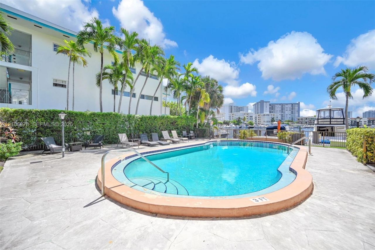 2420 Diana Dr , Unit 306, Hallandale Beach, FL 33009 Photo