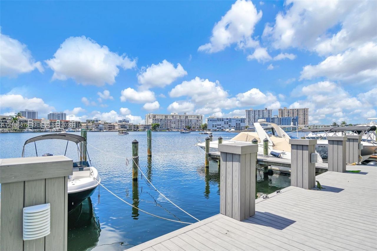 2420 Diana Dr , Unit 306, Hallandale Beach, FL 33009 Photo