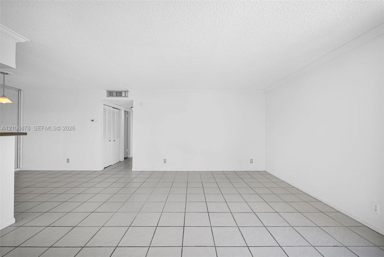 2420 Diana Dr , Unit 306, Hallandale Beach, FL 33009 Photo