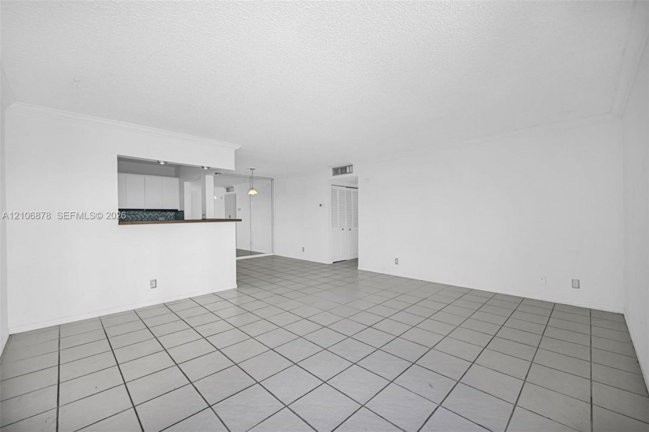 2420 Diana Dr , Unit 306, Hallandale Beach, FL 33009 Photo