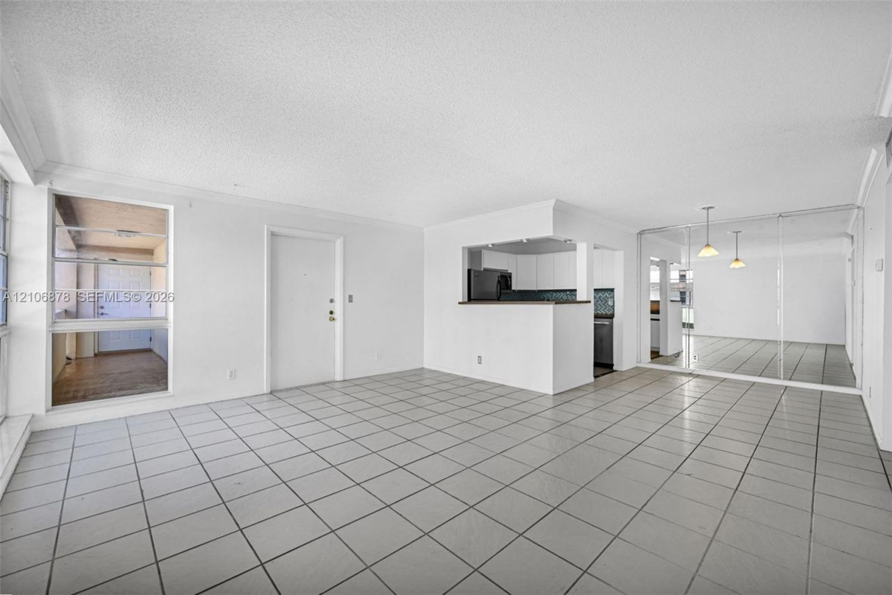 2420 Diana Dr , Unit 306, Hallandale Beach, FL 33009 Photo