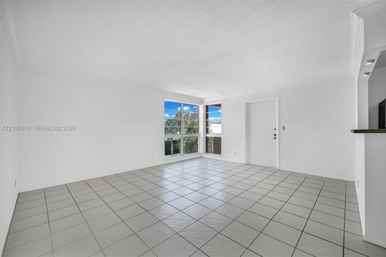 2420 Diana Dr , Unit 306, Hallandale Beach, FL 33009 Photo