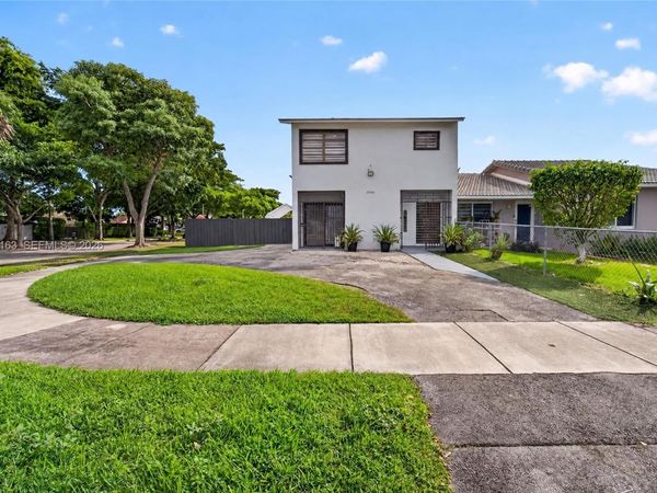 11510 SW 5th St , Unit 1, Sweetwater, FL 33174