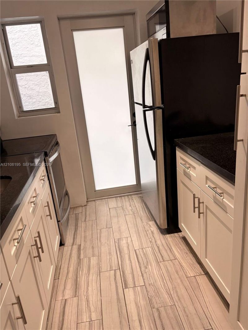 641 Espanola Way , Unit 10, Miami Beach, FL 33139 Photo