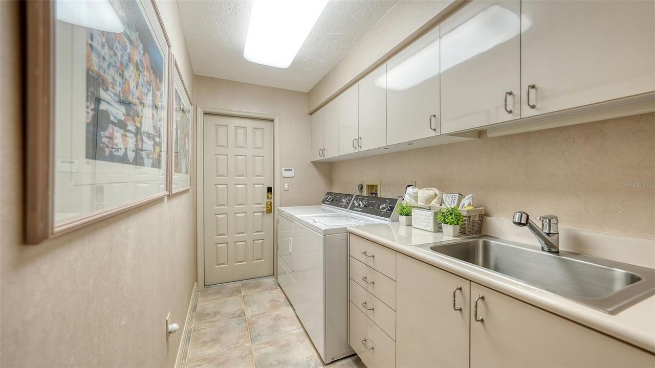 4543 Las Brisas Lane , Sarasota, FL 34238 Photo