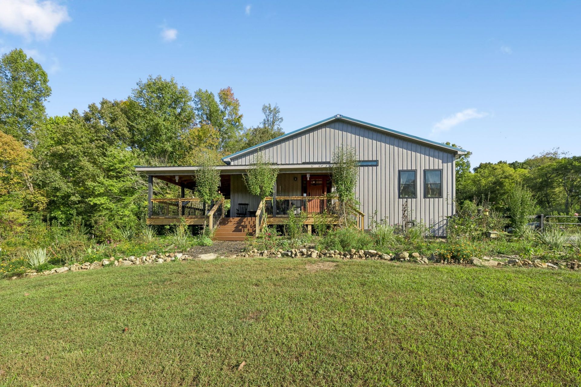 561 Bodine Loop, Hurricane Mills, TN 37078 Main Photo