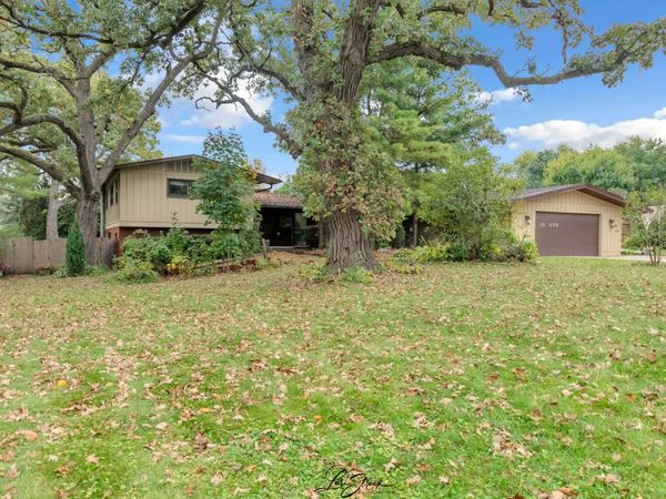 10S073 Clarendon Hills Road , Willowbrook, IL 60527
