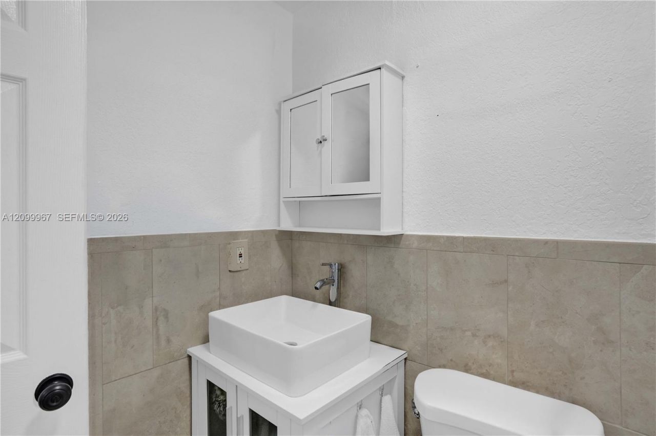 550 E 10th Ave , Hialeah, FL 33010 Photo